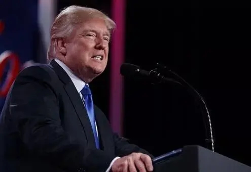 又高又硬！特朗普终于抱到了真大腿！